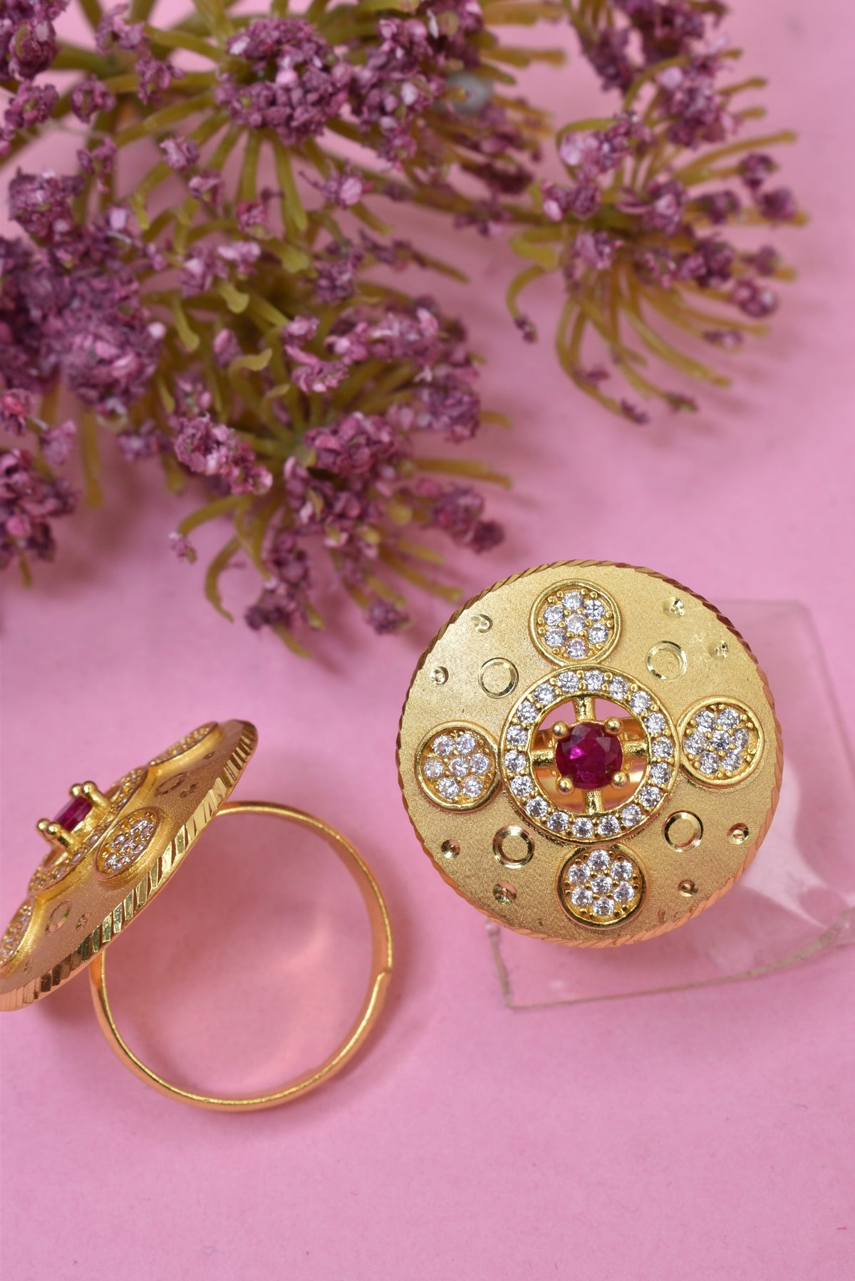 Adjustable gold ring